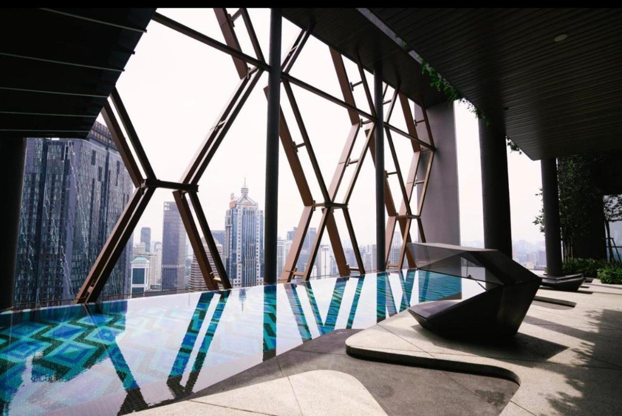 Scarletz Suites Klcc By Gc Luxury Suites Куала Лумпур Екстериор снимка