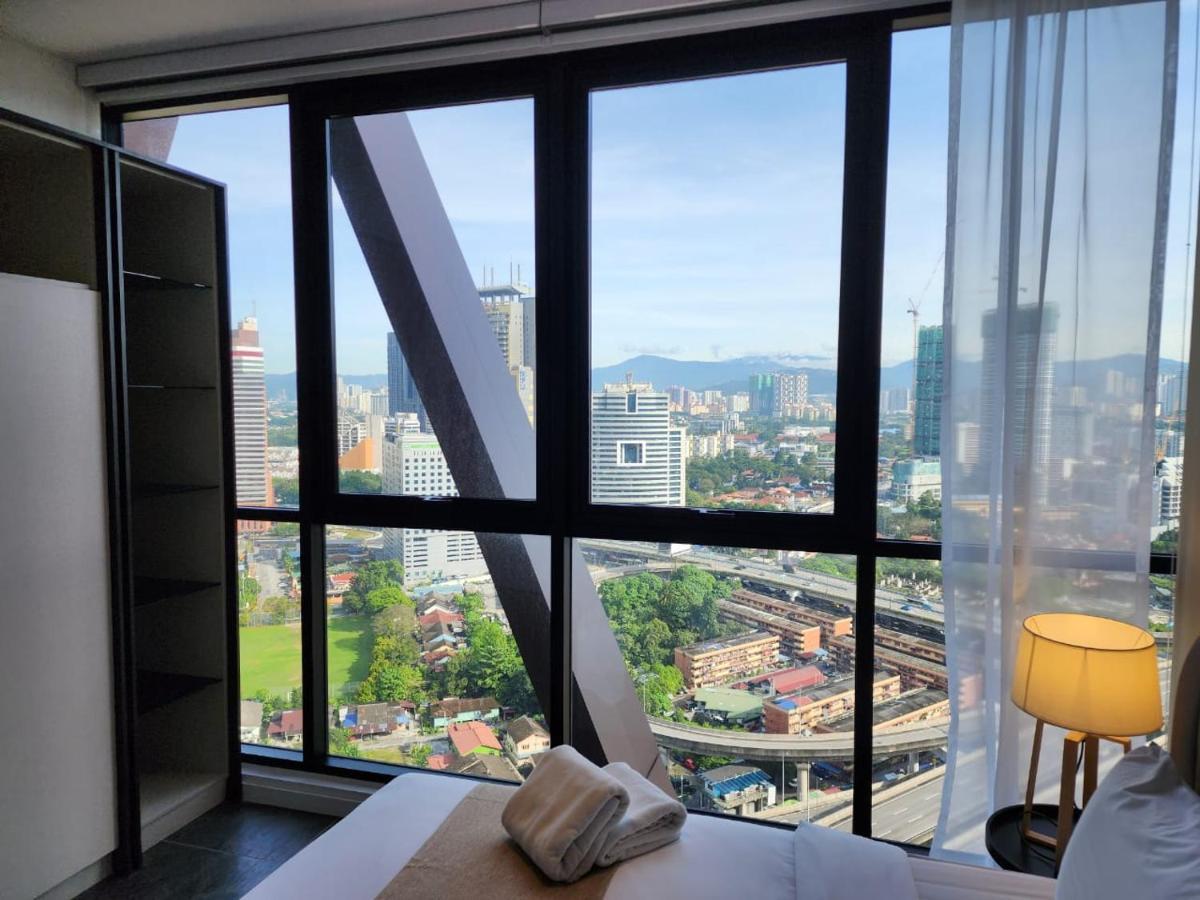 Scarletz Suites Klcc By Gc Luxury Suites Куала Лумпур Екстериор снимка
