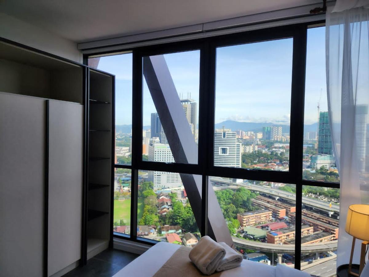 Scarletz Suites Klcc By Gc Luxury Suites Куала Лумпур Екстериор снимка
