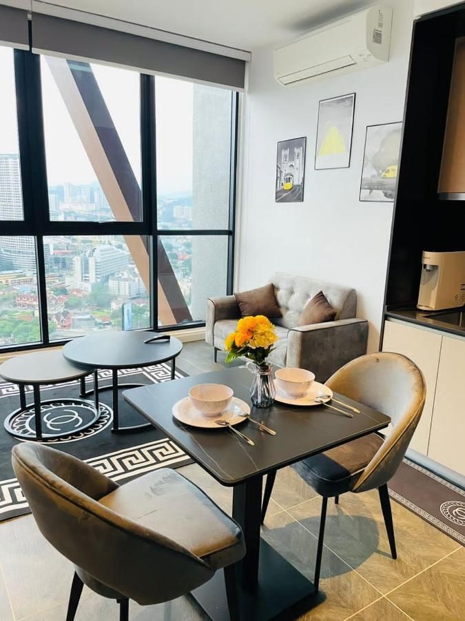 Scarletz Suites Klcc By Gc Luxury Suites Куала Лумпур Екстериор снимка