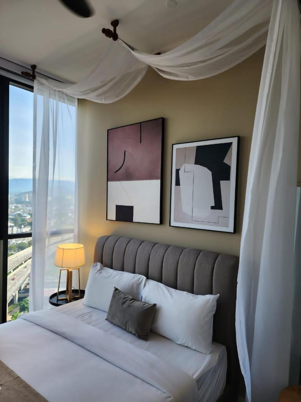 Scarletz Suites Klcc By Gc Luxury Suites Куала Лумпур Екстериор снимка