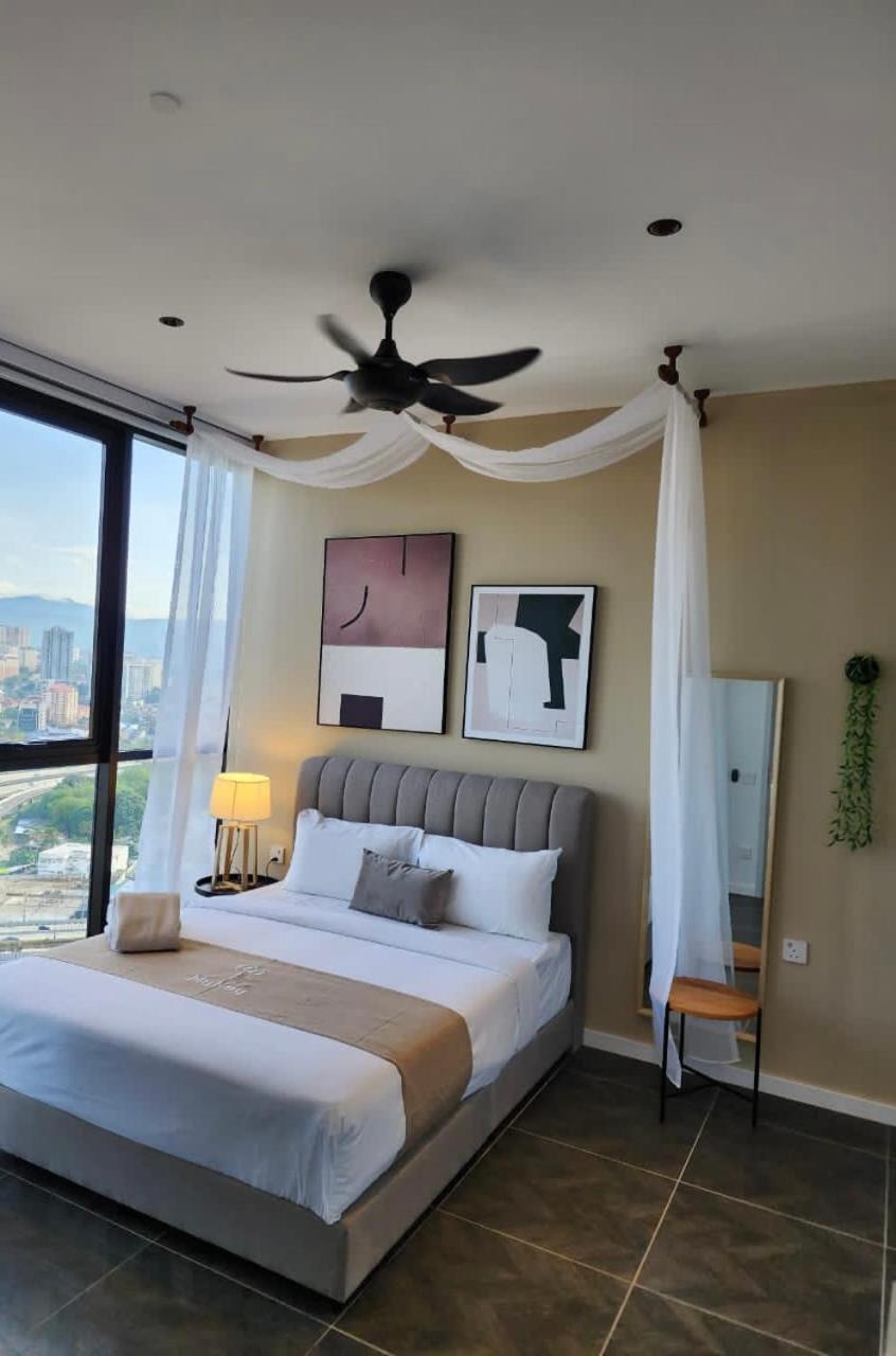 Scarletz Suites Klcc By Gc Luxury Suites Куала Лумпур Екстериор снимка
