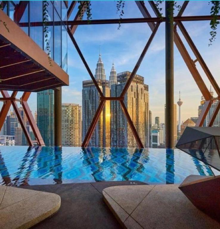 Scarletz Suites Klcc By Gc Luxury Suites Куала Лумпур Екстериор снимка
