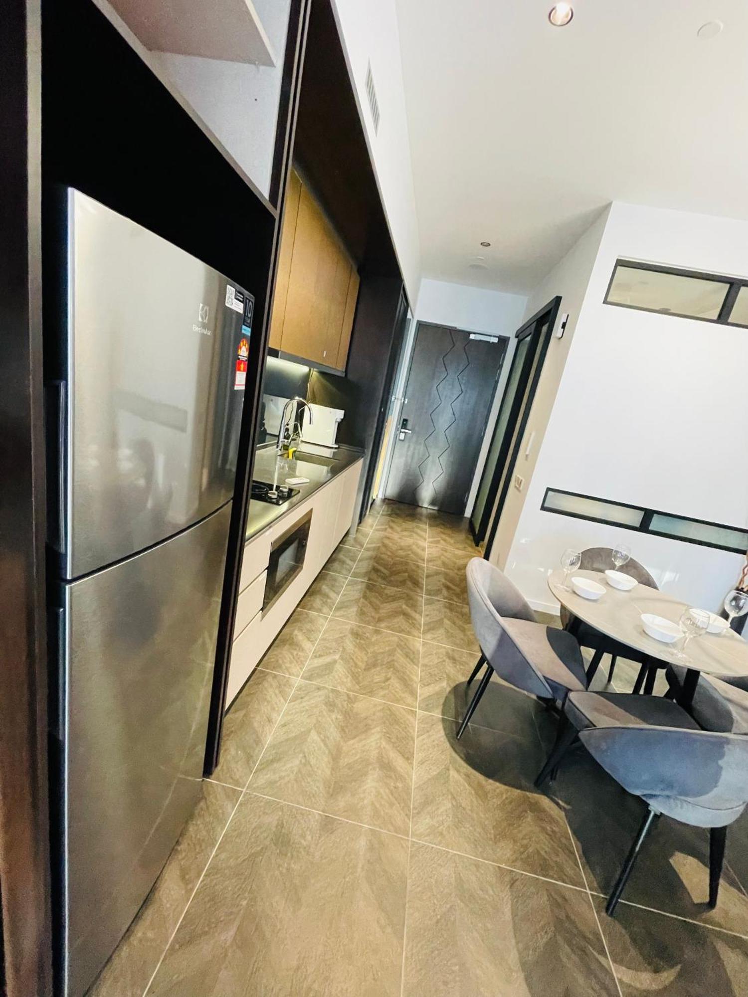 Scarletz Suites Klcc By Gc Luxury Suites Куала Лумпур Екстериор снимка