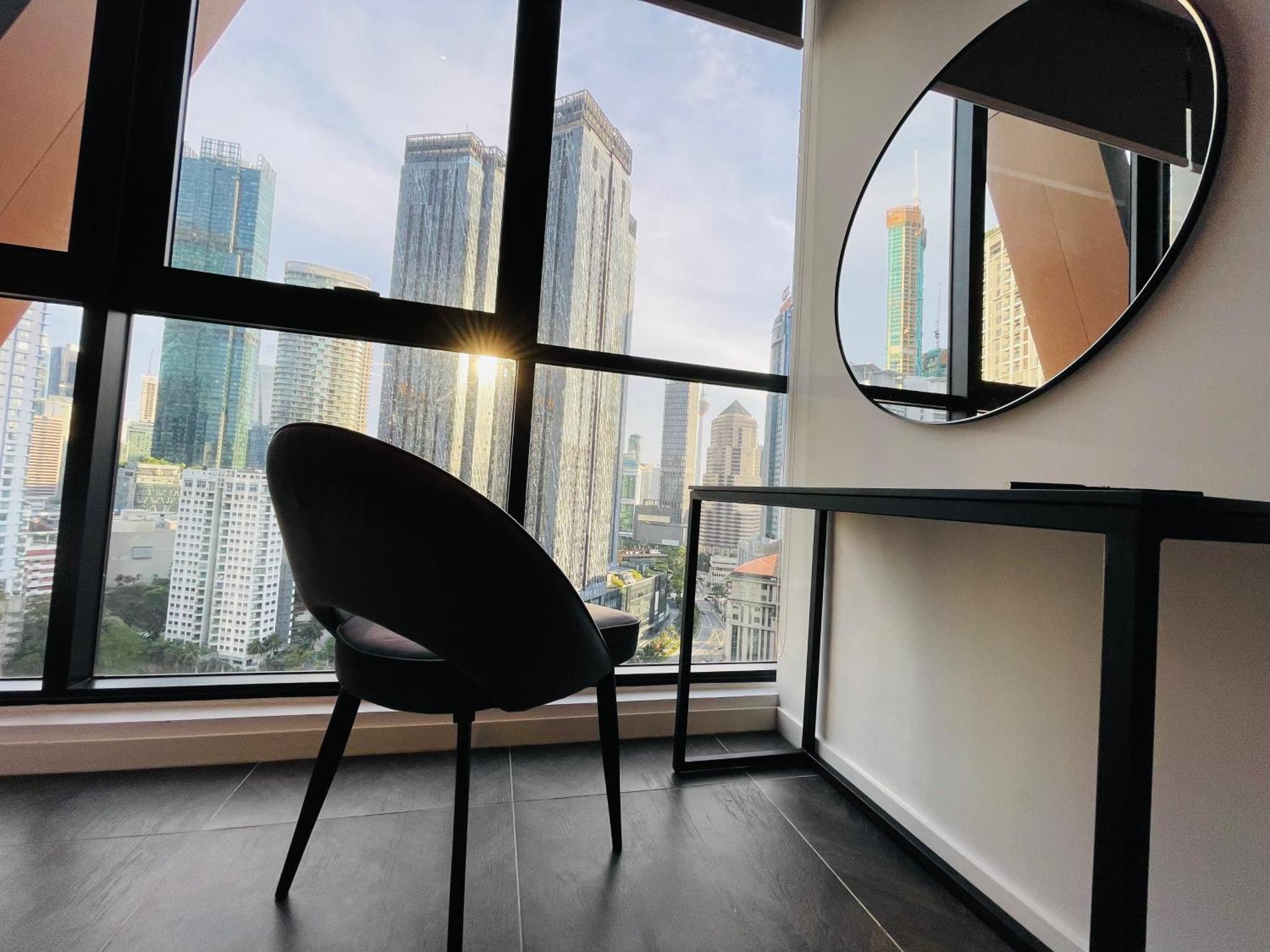 Scarletz Suites Klcc By Gc Luxury Suites Куала Лумпур Екстериор снимка