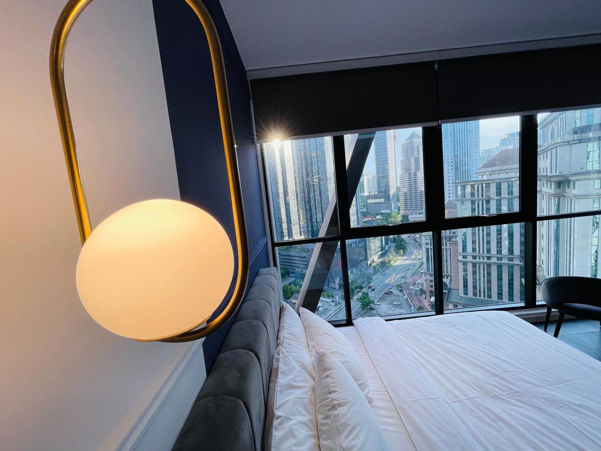 Scarletz Suites Klcc By Gc Luxury Suites Куала Лумпур Екстериор снимка