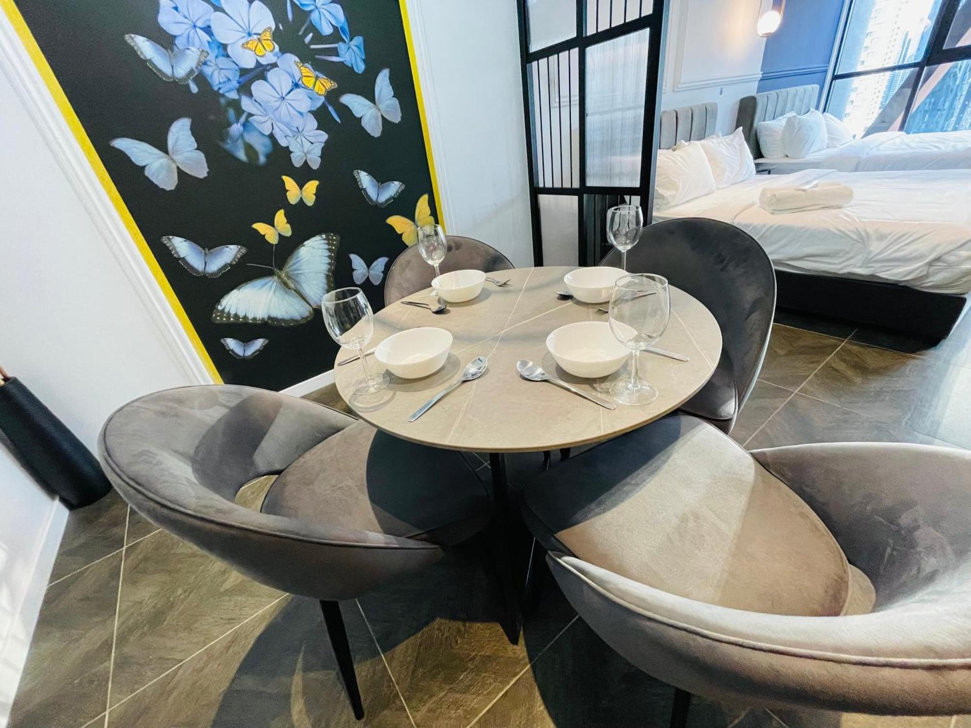 Scarletz Suites Klcc By Gc Luxury Suites Куала Лумпур Екстериор снимка