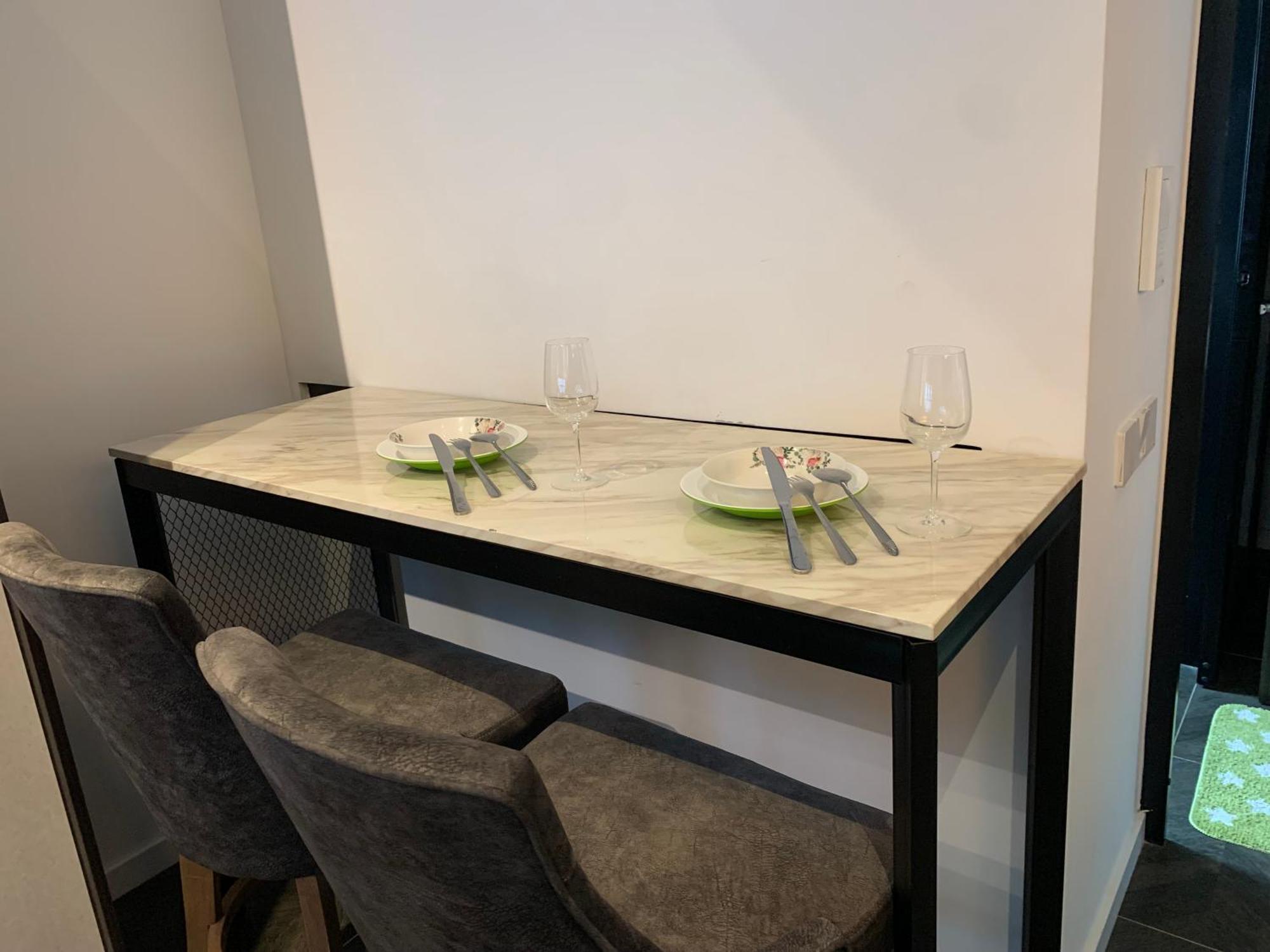 Scarletz Suites Klcc By Gc Luxury Suites Куала Лумпур Екстериор снимка