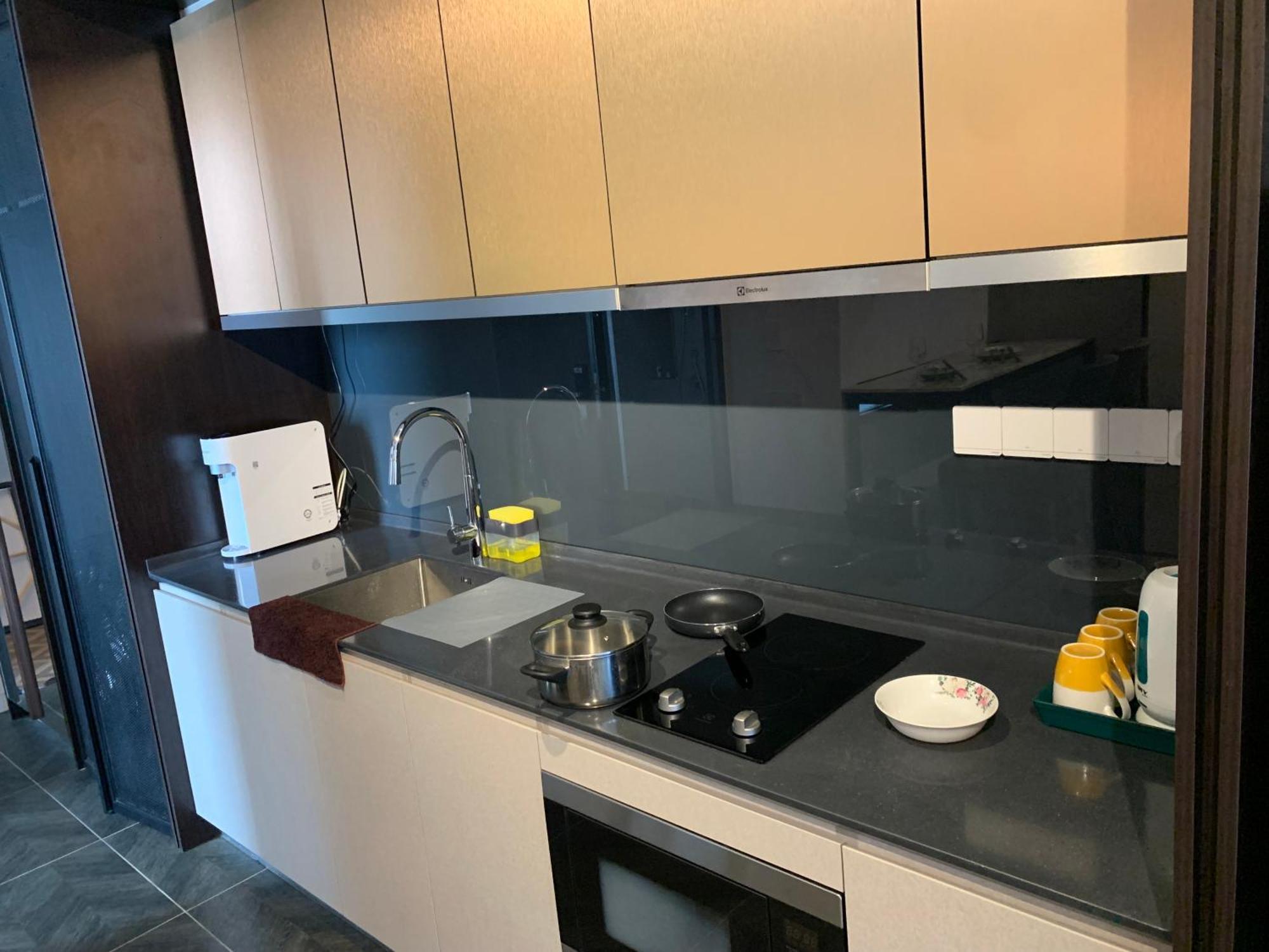 Scarletz Suites Klcc By Gc Luxury Suites Куала Лумпур Екстериор снимка
