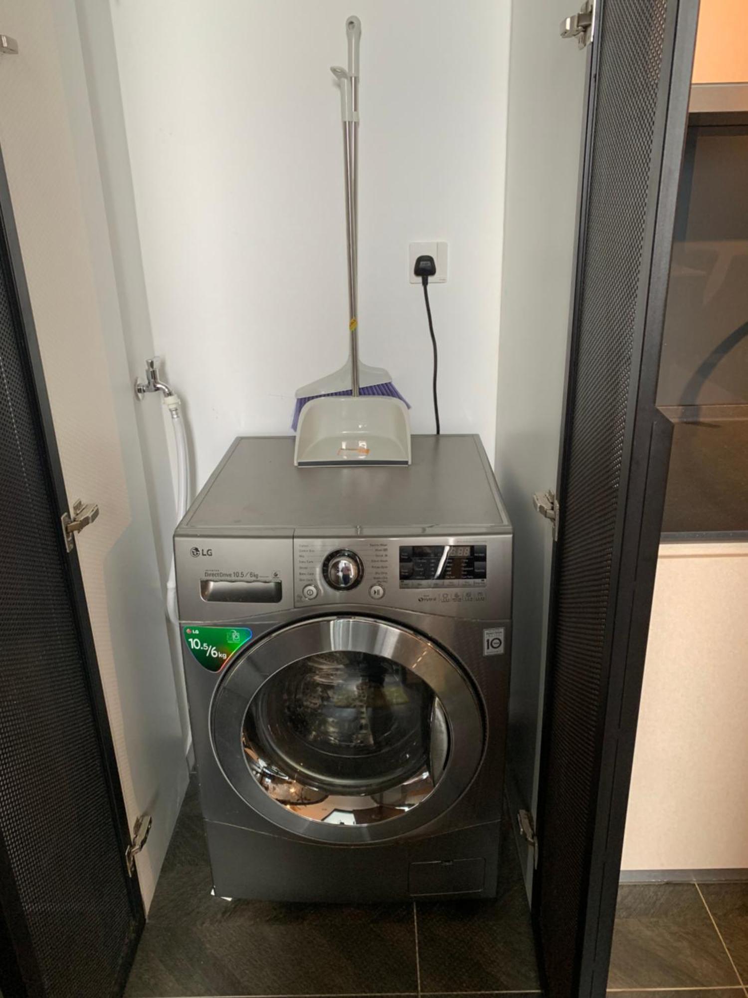 Scarletz Suites Klcc By Gc Luxury Suites Куала Лумпур Екстериор снимка